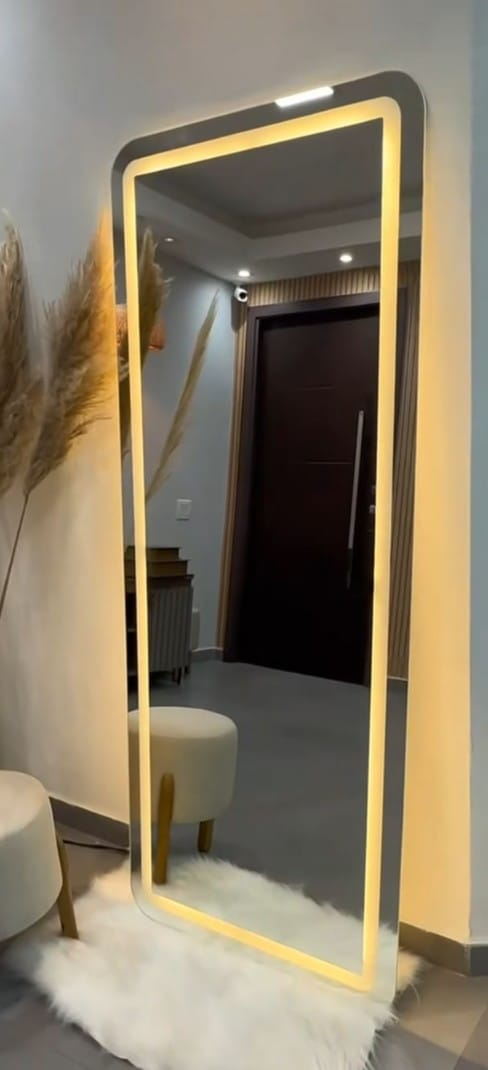 Espelho de corpo inteiro com LED — Hall de entrada
