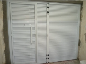 Janela veneziana em alumínio — Obra residencial