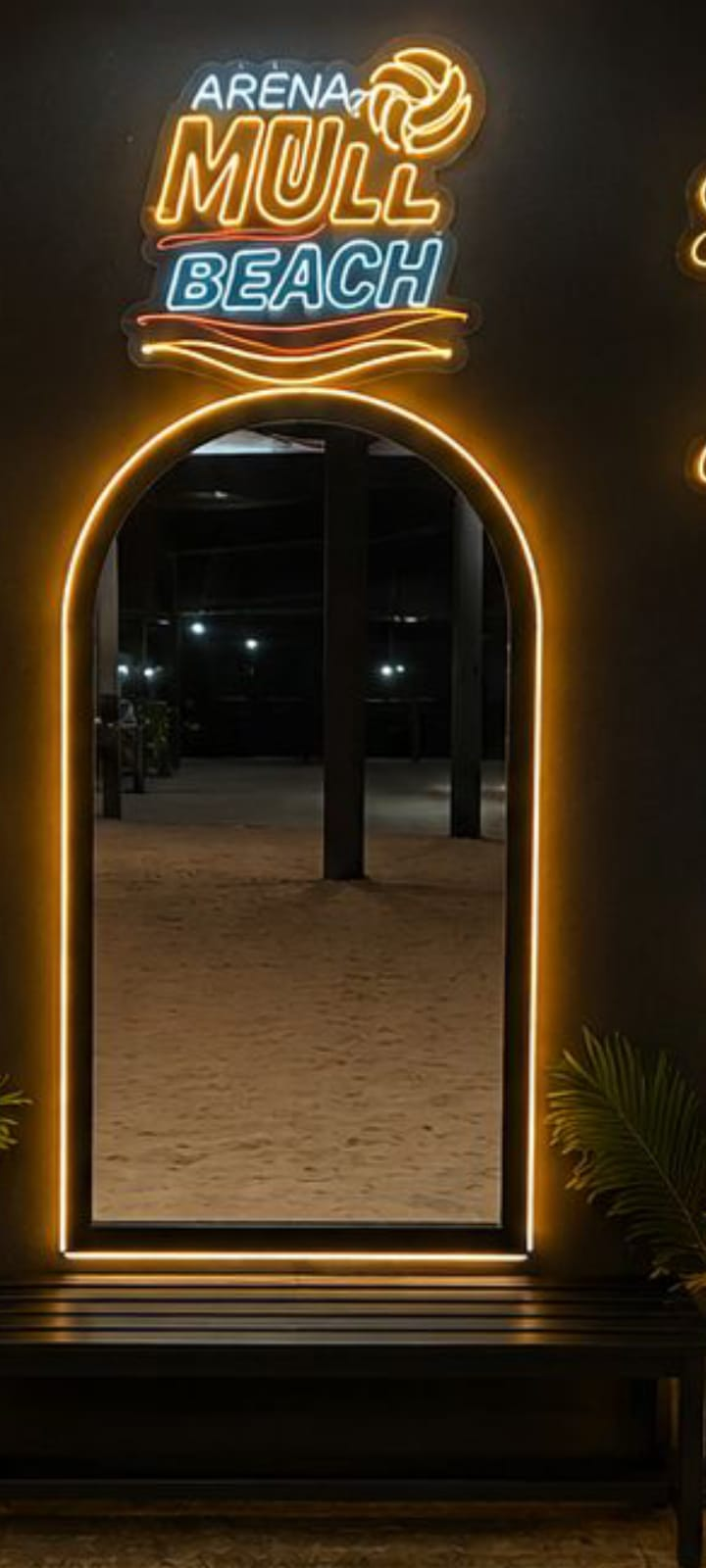 Espelho com moldura em LED — Arena esportiva
